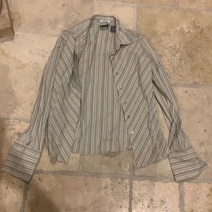 A cute button up shirt in the brand stretch